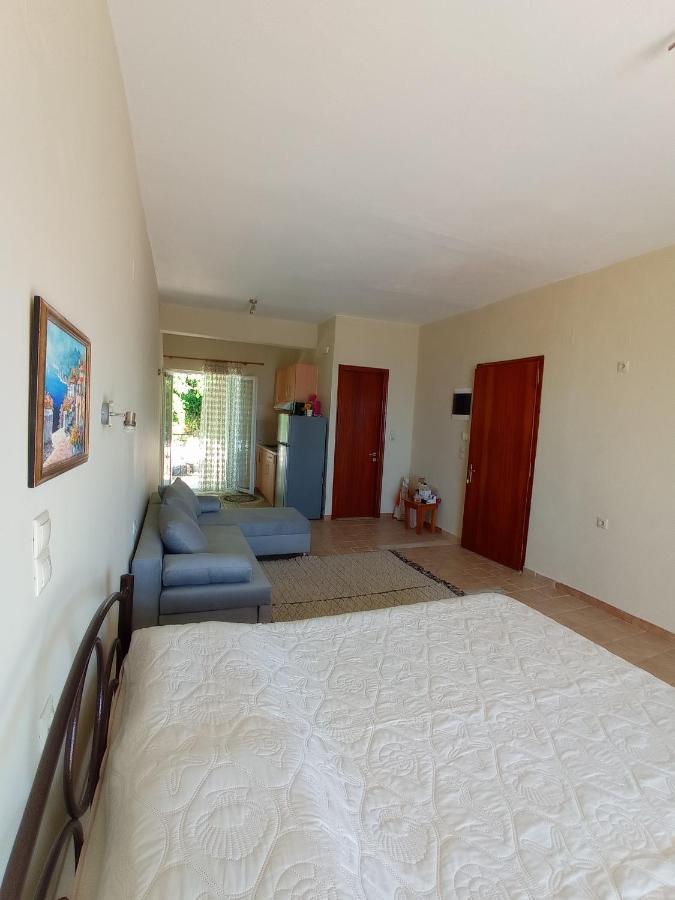 Litheri-Studios&Apartment ปาเลโอกัสไตรซา ภายนอก รูปภาพ