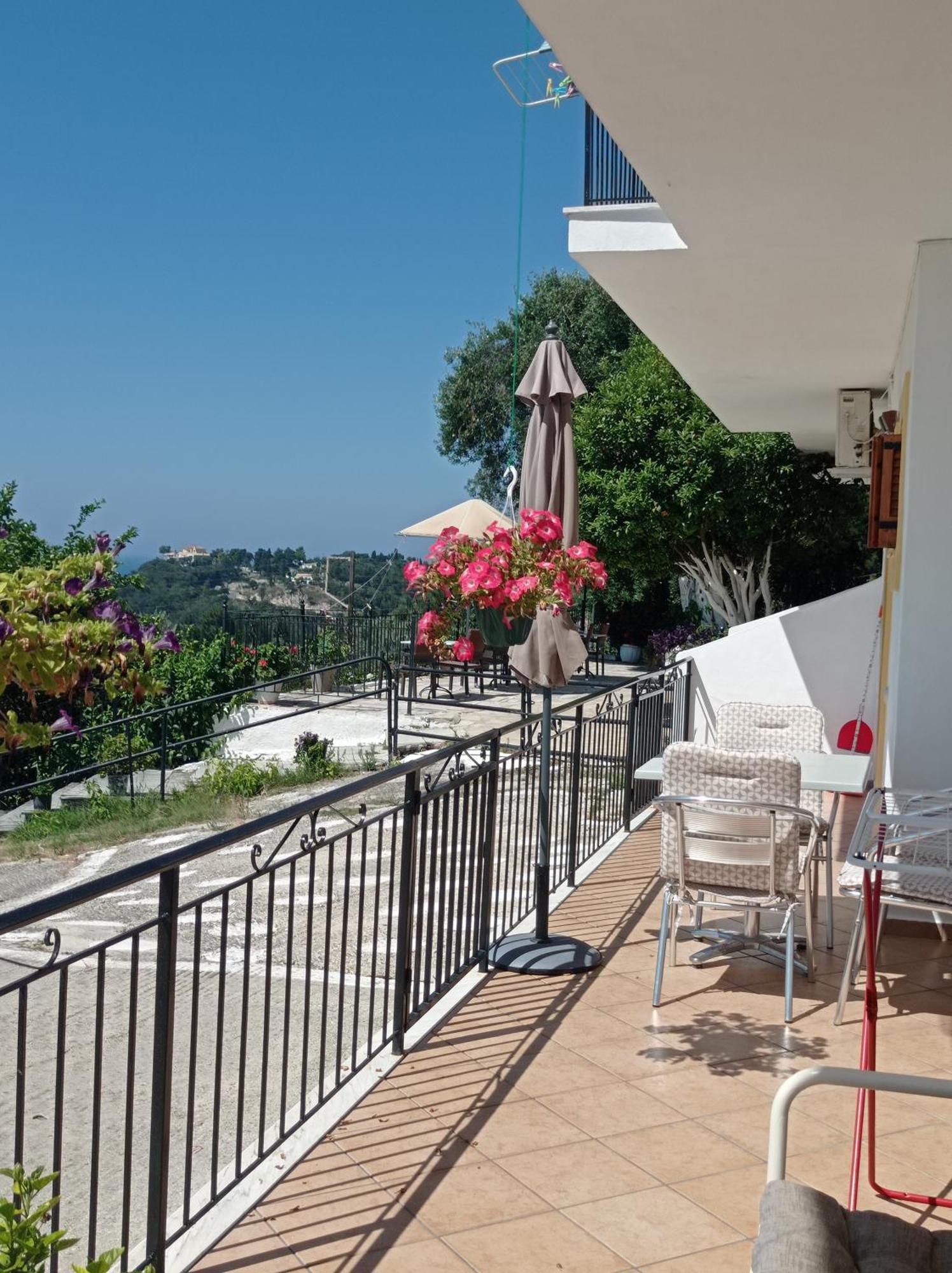 Litheri-Studios&Apartment ปาเลโอกัสไตรซา ภายนอก รูปภาพ